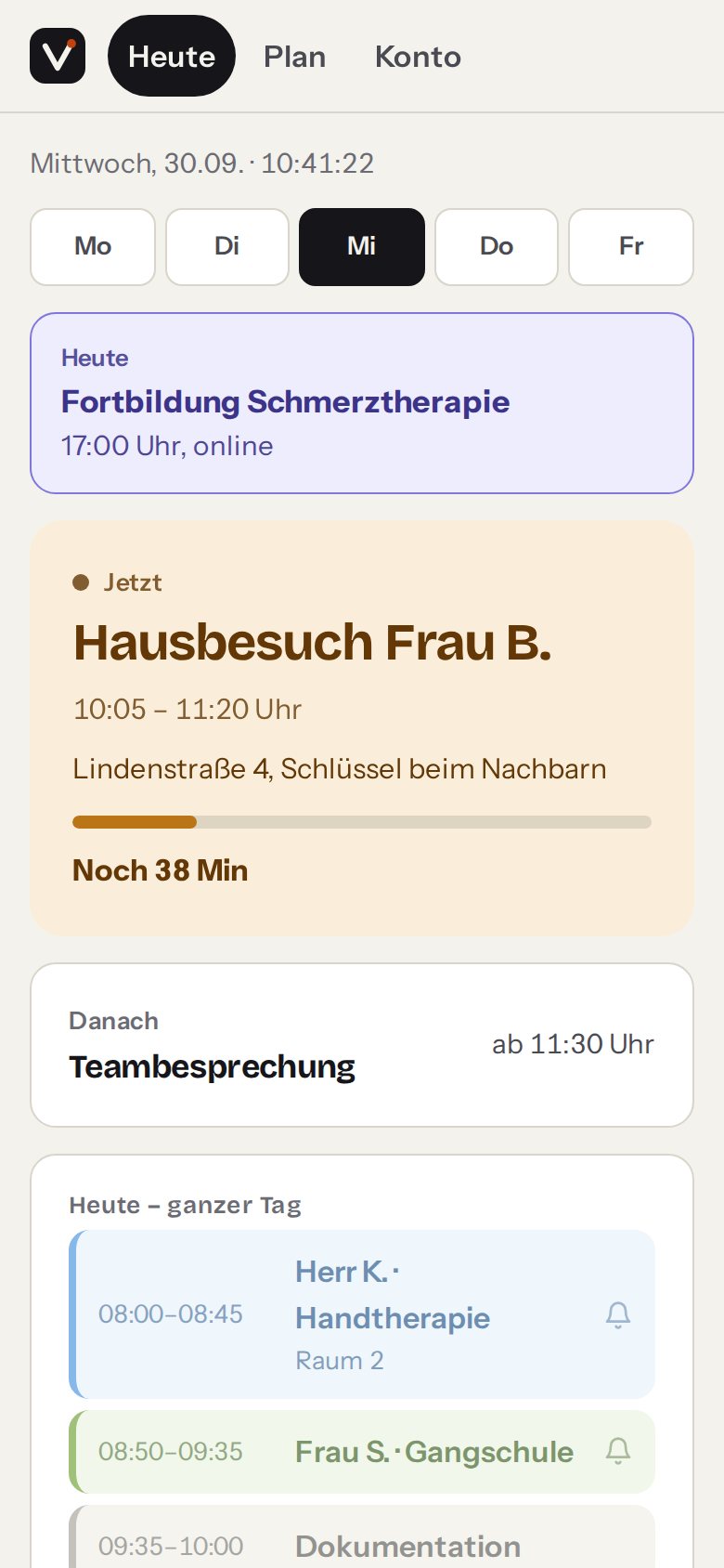 Die Heute-Ansicht der App mit einem Praxistag: der laufende Hausbesuch mit Restzeit, darunter die Termine des Tages